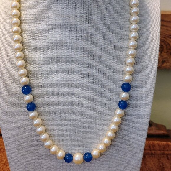 Vtg Karla Jordan Faux Pearl & Blue Translucent Glass Beaded Strand Necklace - Picture 6 of 6